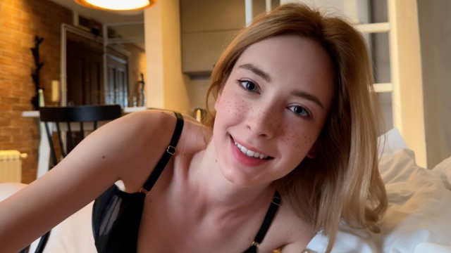 Resim Tatlı kız arkadaşınızla sabah seksi (Yalnız insanlar için)
